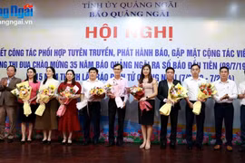 Báo Quảng Ngãi tiếp nhận kinh phí hỗ trợ xây dựng 13 nhà đại đoàn kết