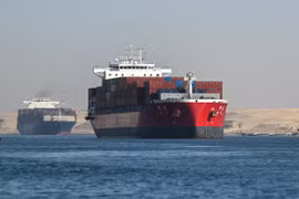 Từ Suez đến Panama, hàng hải toàn cầu vẫn lao đao vì xung đột và biến đổi khí hậu