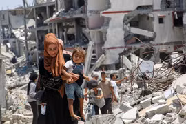 Người di tản Palestine bị trúng không kích khi đang tụ tập xem bóng đá