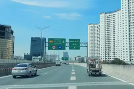 Hà Nội: Cần chấm dứt tình trạng xe ba bánh đi vào đường Vành đai 3 trên cao