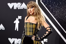 Taylor Swift, Lisa (BlackPink) đọ dáng cùng dàn mỹ nhân nóng bỏng trên thảm đỏ VMAs 2024