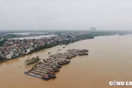 Mực nước trên sông Hồng ở Hà Nội có xu hướng giảm, cao tốc Pháp Vân - Cầu Giẽ vẫn ngập sâu