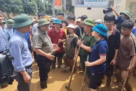 Thủ tướng Phạm Minh Chính thị sát, động viên người dân và các lực lượng ứng phó, khắc phục hậu quả mưa lũ tại Yên Bái