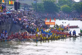 Sôi nổi lễ hội đua thuyền trên quê hương Đại tướng Võ Nguyên Giáp mừng Tết Độc lập
