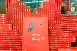 Nhà văn, nhà thơ Nguyễn Thụy Kha ra mắt cuốn sách "Hồi ức Quảng Trị"