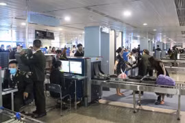 Cho phép xác thực sinh trắc học hành khách kiểm soát giấy tờ/thông tin nhân thân
