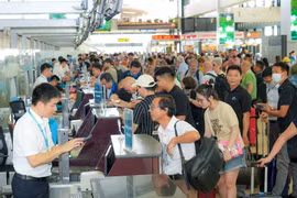 Sân bay Nội Bài và Tân Sơn Nhất đón hơn 209.600 khách dịp đầu nghỉ lễ 30/4-1/5