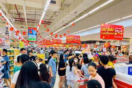 Hà Nội: Siêu thị, trung tâm thương mại “chạy đua” khuyến mãi dịp lễ 30/4-1/5
