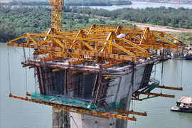 Công nhân đội nắng, chạy đua đưa cầu Nhơn Trạch về đích trước hẹn