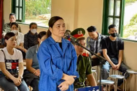 Lào Cai: Thuê nhân viên nữ phục vụ quán karaoke và hành nghề mại dâm