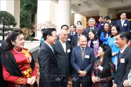 Phát huy vai trò to lớn của đội ngũ trí thức, nhà khoa học, văn nghệ sĩ trong xây dựng và bảo vệ Tổ quốc