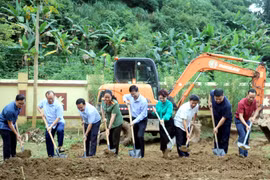 Khởi công xây dựng nhà ở cho học sinh nội trú Trường THCS Chiềng Đông