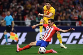 Lewandowski hóa người hùng, Barca đại thắng trên sân của Atletico
