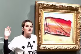 Nhà hoạt động bị bắt vì làm xấu bức tranh của Monet ở Paris