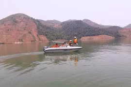 Lật thuyền do mưa lớn, 2 người phụ nữ mất tích ở hồ thủy điện Sơn La