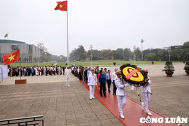 Già làng, trưởng bản, nghệ nhân, người có uy tín... dâng hương báo công Chủ tịch Hồ Chí Minh