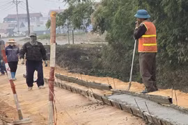 Hà Nội: Người dân bất an với dự án thi công ẩu, 'giăng bẫy' người đi đường