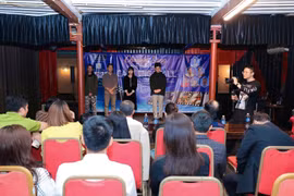 'Đắm chìm' trong không khí Tết rộn ràng qua bộ phim 'Chuyện Làng'