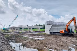 Thiếu vật liệu cát đắp cao tốc Châu Đốc - Cần Thơ - Sóc Trăng