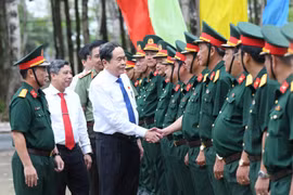 Chủ tịch Quốc hội đề nghị cán bộ, chiến sĩ Bộ Chỉ huy Quân sự tỉnh Hậu Giang tiếp tục nêu cao truyền thống Bộ đội Cụ Hồ