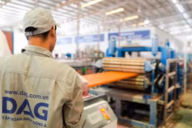 Nhựa Đông Á (DAG) liên tục thua lỗ, lại bị HoSE đưa vào diện cảnh báo