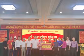 Báo Pháp luật Việt Nam trao quà hỗ trợ đồng bào bị ảnh hưởng bởi thiên tai tại tỉnh Tuyên Quang