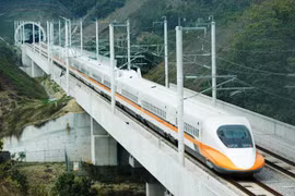 Bộ Chính trị cho ý kiến về chủ trương đầu tư đường sắt tốc độ cao trên trục Bắc - Nam