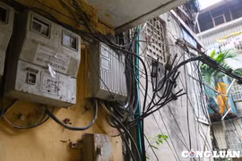 Nhà tập thể cũ xuống cấp nghiêm trọng, khách xem cầm tiền tỷ từ bỏ ý định mua nhà