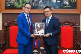 Tổng biên tập Báo Nhân Dân Lê Quốc Minh tiếp Đoàn công tác Câu lạc bộ các nhà báo Campuchia