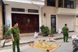 Hà Nội: Ngã từ tầng cao xuống đất, người đàn ông tử vong