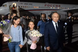 Ông Putin chào đón các điệp viên trở về