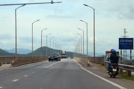 Cứu sống người đàn ông nhảy sông Gianh tự vẫn vì thua lỗ chứng khoán