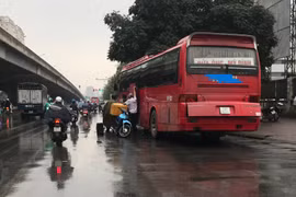 Chốt trực ngăn xe khách vi phạm trên đường Phạm Hùng, Phạm Văn Đồng