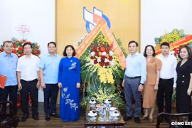 Lãnh đạo Thành ủy Hà Nội thăm, chúc mừng Hội Nhà báo Việt Nam nhân kỷ niệm 99 năm Ngày Báo chí cách mạng Việt Nam