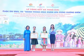Trao giải cuộc thi Viết, Vẽ "Hành trình mùa xuân lên rừng, xuống biển"