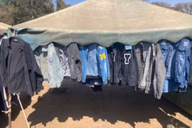 Quần áo cũ 'đắt hàng' ở Zimbabwe, ảnh hưởng xấu đến ngành bán lẻ