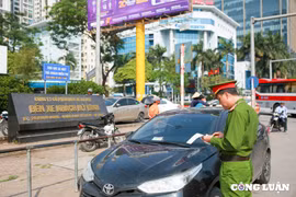 Kiểm tra xử phạt lỗi dừng đỗ sai quy định khu vực bến xe Mỹ Đình