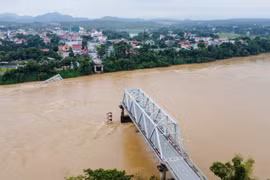 Phú Thọ: Sẽ phá dỡ phần còn lại của cầu Phong Châu trong 45 ngày