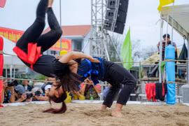 Huế: Lễ, hội vật làng Sình xuân Giáp Thìn, thu hút hàng vạn người đến xem