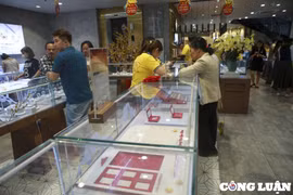 Sức mua vàng ngày vía Thần Tài tăng cao, nhẫn tròn trơn "cháy hàng"