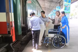 Giảm 90% giá vé tàu Tết cho Mẹ Việt Nam anh hùng