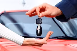 Mua bán xe ô tô cũ có thể sang tên bằng giấy viết tay?