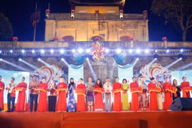 Độc đáo không gian triển lãm 'Sắc màu văn hoá Asean' tại Hà Nội