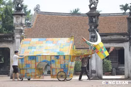 Độc đáo mô hình đèn Trung thu khổng lồ ở làng cổ Đường Lâm