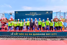 Tổ hợp căn hộ “chuẩn khách sạn ven sông Sài Gòn” - Sunshine Sky City cất nóc toà S4