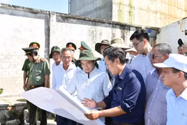 Phó Thủ tướng Trần Lưu Quang: Kiên quyết di dời bà con ở nơi xung yếu do sạt lở, sụt lún đến nơi an toàn