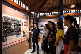 Đoàn công tác Báo Công Thương thăm Di tích quốc gia Địa điểm Trường dạy làm báo Huỳnh Thúc Kháng