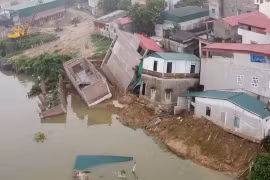Nhiều nhà dân bị sạt lở xuống sông Cầu trong đêm, người dân phải di dời khẩn cấp