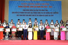 Ninh Bình: Tuyên dương, khen thưởng học sinh giỏi và giáo viên tiêu biểu năm học 2023-2024