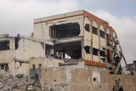 Trẻ em Gaza vẫn cố gắng học tập trong bom đạn và dù các ngôi trường đã bị phá hủy
